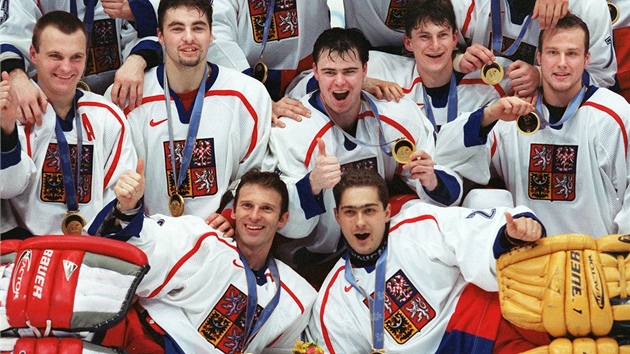 Zlatá radost v podání eských hokejist na olympijských hrách v Naganu.