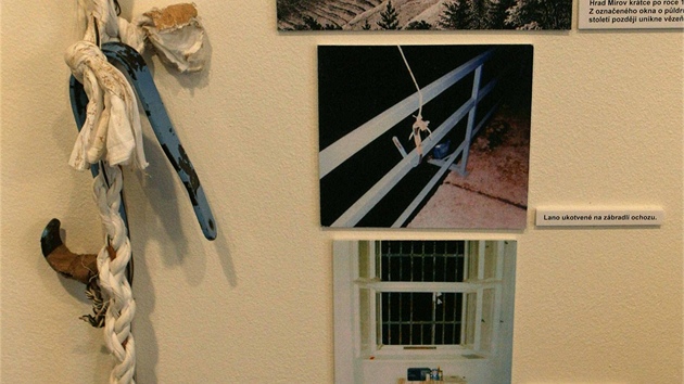 Jedním z hlavních lákadel nové výstavy Mírov - pohled je lano spletené z prostěradel zakončené kotvou vyrobenou z části postele, které při svém útěku z věznice použil Jiří Kajínek.