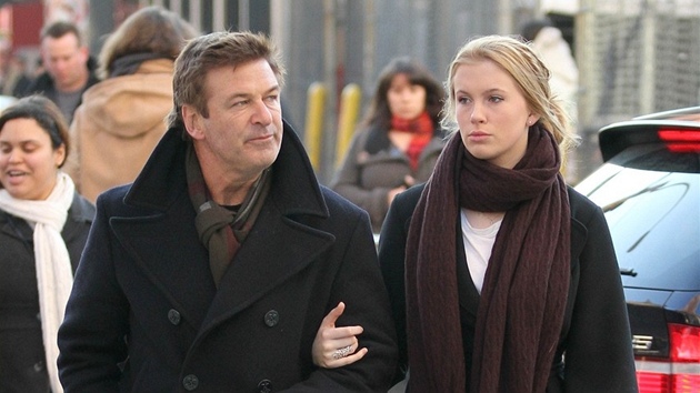 Alec Baldwin a jeho dcera Ireland, kterou m s Kim Basingerovou (2012).