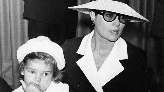 Monacká princezna Stéphanie a její matka kněžna Grace (11. června 1968)
