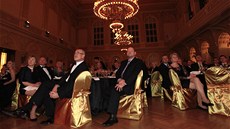 Společné foto všech oceněných v soutěži Podnikatel roku. Uprostřed s cenou pro vítěze František Piškanin z firmy Hopi.