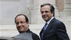 Francouzský prezident François Hollande (vlevo) a ecký premiér Antonis Samaras