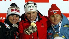 T�i nejlep�í z vytrvalostního závodu. Zleva Andrea Henkelová (st�íbro), vít�zka