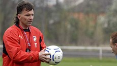 Karel Krej�í