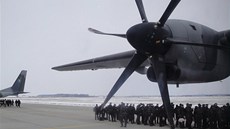 eské letouny CASA pepravují maarské vojáky do Kosova a zpt