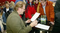 Na aurogramiád po premiée filmu Mlenci a vrazi v roce 2004.