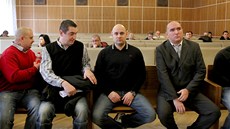 Soud se 17 lidmi, které obaloba viní z organizace 14 neonacistických koncert