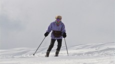 Devadesátiletá Vlasta Giese lyuje ve skiareálu Herlíkovice - Bubákov (7. 2.