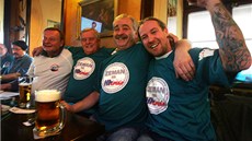 Píznivci Miloe Zemana a Karla Schwarzenberga se seli v chebské restauraci U