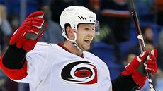 NEJLEP�Í ZÁPAS. Ji�í Tlustý z Caroliny se raduje z jednoho ze svých dvou gól�...
