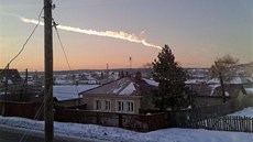 Na snímku je zachycen meteorit, který proletl blízko ruské vesnice Boloje...