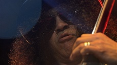 Slash si ve velkém sále praské Lucerny podmanil svojí kytarou publikum.