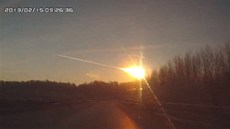 Snímek z pádu meteoritu, který dopadl v okolí Čeljabinsku.