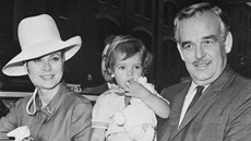 Monacká kn�na Grace a její man�el Rainier III. s princeznou Stéphanií (1967)