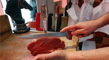 Do Zlínského kraje údajn pilo 10 tun koského masa, které prodejce vydával za hovzí. (Ilustraní snímek)