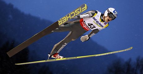 BEZ MEDAILE. eský skokan na lyích Jan Matura plachtí v závod mistrovství