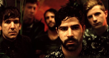 dí osobností kapely Foals je Yannis Philippakis.