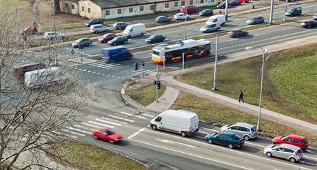 Dalím argumentem pro nezavádt v Hradci povolenky je velké mnoství dopravních znaek