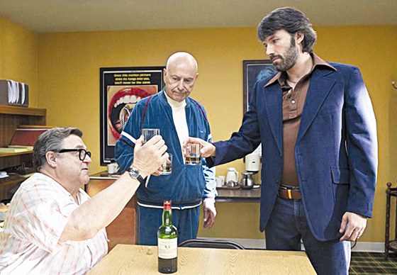 Herci (zleva) John Goodman, Alan Arkin a Ben Affleck, ten Argo také reíroval.