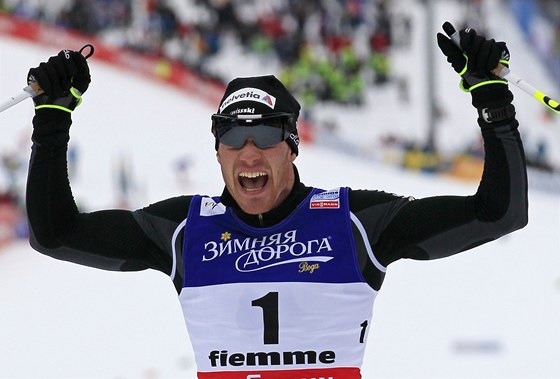 VÍTZ. Dario Cologna se raduje, ve skiatlonu vybojoval na mistrovství svta ve