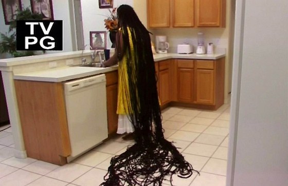 Asha má vlasy dlouhé 6,5 metru.