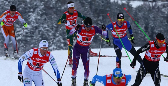 Startovní pole druhé ze semifinálových jízd sprintu tým na svtovém ampionátu ve Val di Fiemme, kde startovali i etí reprezentanti Duan Koíek a Ale Razým.