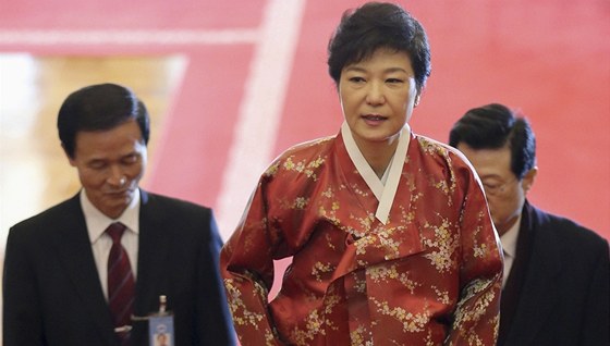 Pak Kun-hje pichází po své inauguraci do prezidentského paláce. 