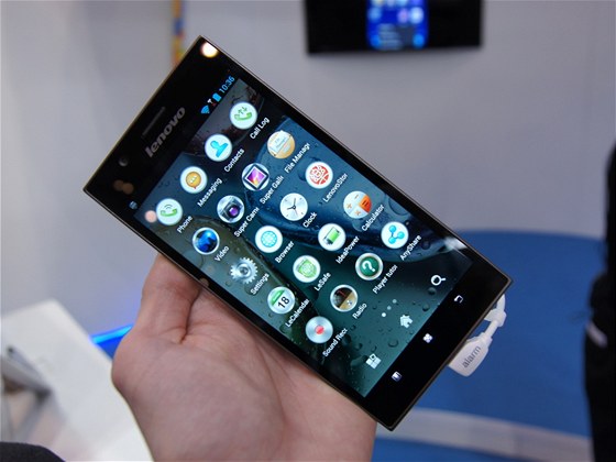 Lenovo K900 s procesorem Intel na veletrhu MWC