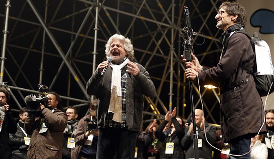 Beppe Grillo na jednom z pedvolebních mítink (22. února 2013)