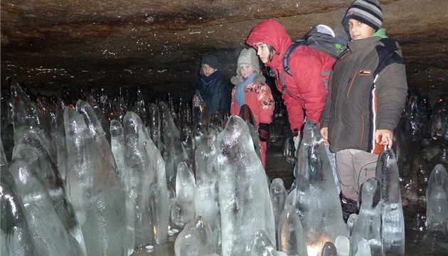 Jeskyn� víl je na trase mezi ledopády jednou z nejatraktivn�j�ích zastávek.