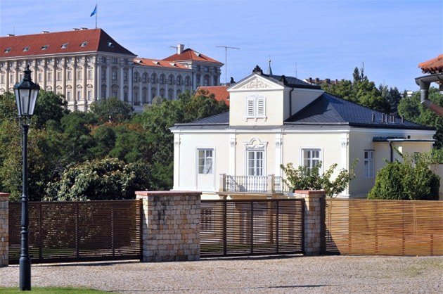 Prezident Klaus si za svou rezidenci zvolil Lumbeho vilu.