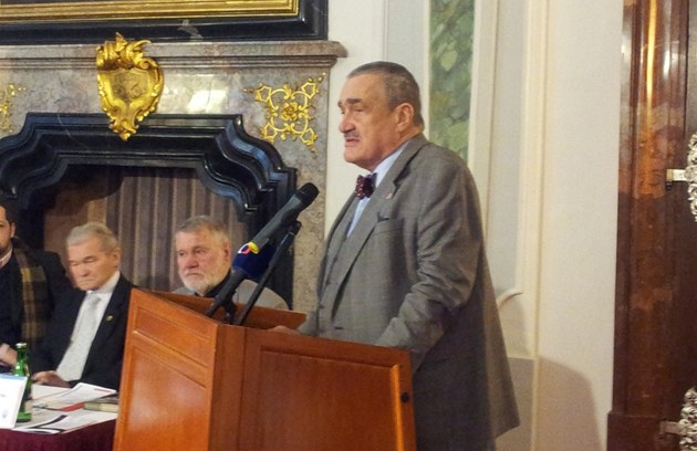 P�edseda TOP 09 a ministr zahrani�í Karel Schwarzenberg na konferenci