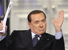 Nkdejí italský premiér Silvio Berlusconi bhem vystoupení v televizní stanici