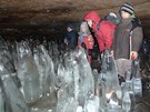 Jeskyn víl je na trase mezi ledopády jednou z nejatraktivnjích zastávek.
