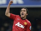 STELEC SI VYSKOÍ. Rafael, obránce Manchesteru United, oslavuje gól v utkání