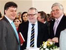 Ministr spravedlnosti Pavel Blaek (vlevo) a Vlastimil Tlustý (vpravo) pi ktu...
