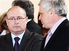 Ivo Strejek (vlevo) a Vlastimil Tlustý pi ktu nové knihy Václava Klause My,