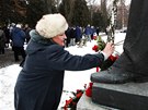 Desítky lidí uctily na praských Olanských hbitovech památku spisovatele a