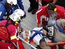 Jeden ze zranných divák pi nehod v závodu NASCAR v Dayton. 