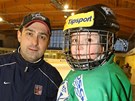 Bývalý eský hokejový branká Roman echmánek se synem Jakubem.