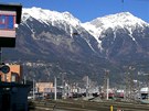 Nádraí v Innsbrucku, v pozadí heben Nordkette