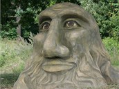 První betonovou sochu vytvořenou místním rodákem Michalem Olšiakem naleznete na...