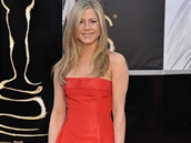 Jennifer Anistonov v atech Valentino
