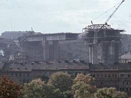 V roce 1968 se mylenka podpovrchové dopravy zmnila v metro. Na snímku vidíte...