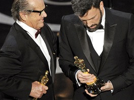 Oscar 2013 - Ben Affleck  pevzal cenu za Argo z rukou Jacka Nicholsona