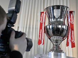 Nová trofej pro vítze fotbalové Gambrinus ligy byla slavnostn pedstavena 27....