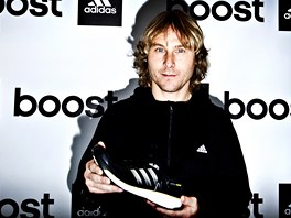 HVZDA. Pavel Nedvd pedstavuje novou beckou botu Boost od firmy Adidas.