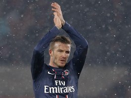 Záloník David Beckham z Paris St. Germain dkuje fanoukm za podporu.
