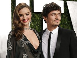 Modelka Miranda Kerrová a herec Orlando Bloom (24. února 2013)