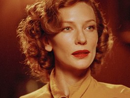 Cate Blanchettová coby Katharine Hepburnová ve filmu Letec (2004)